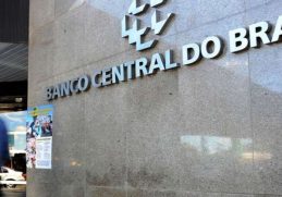 BC sobe juros básico