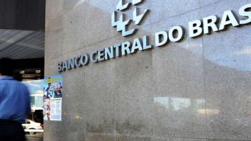 BC sobe juros básico